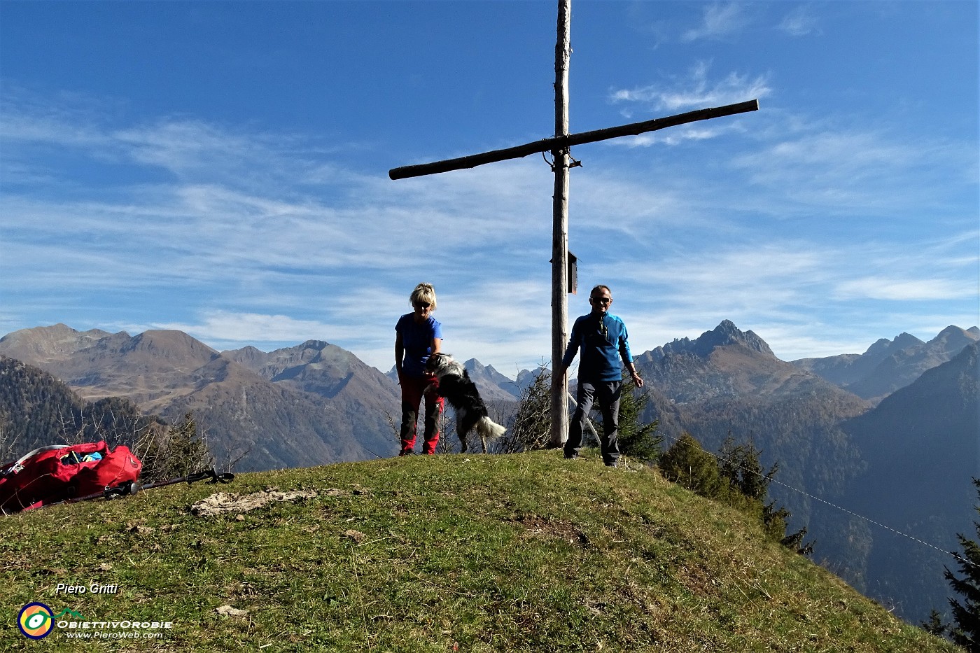 36 Alla rustica lignea croce del Monte Colle (1750 m).JPG